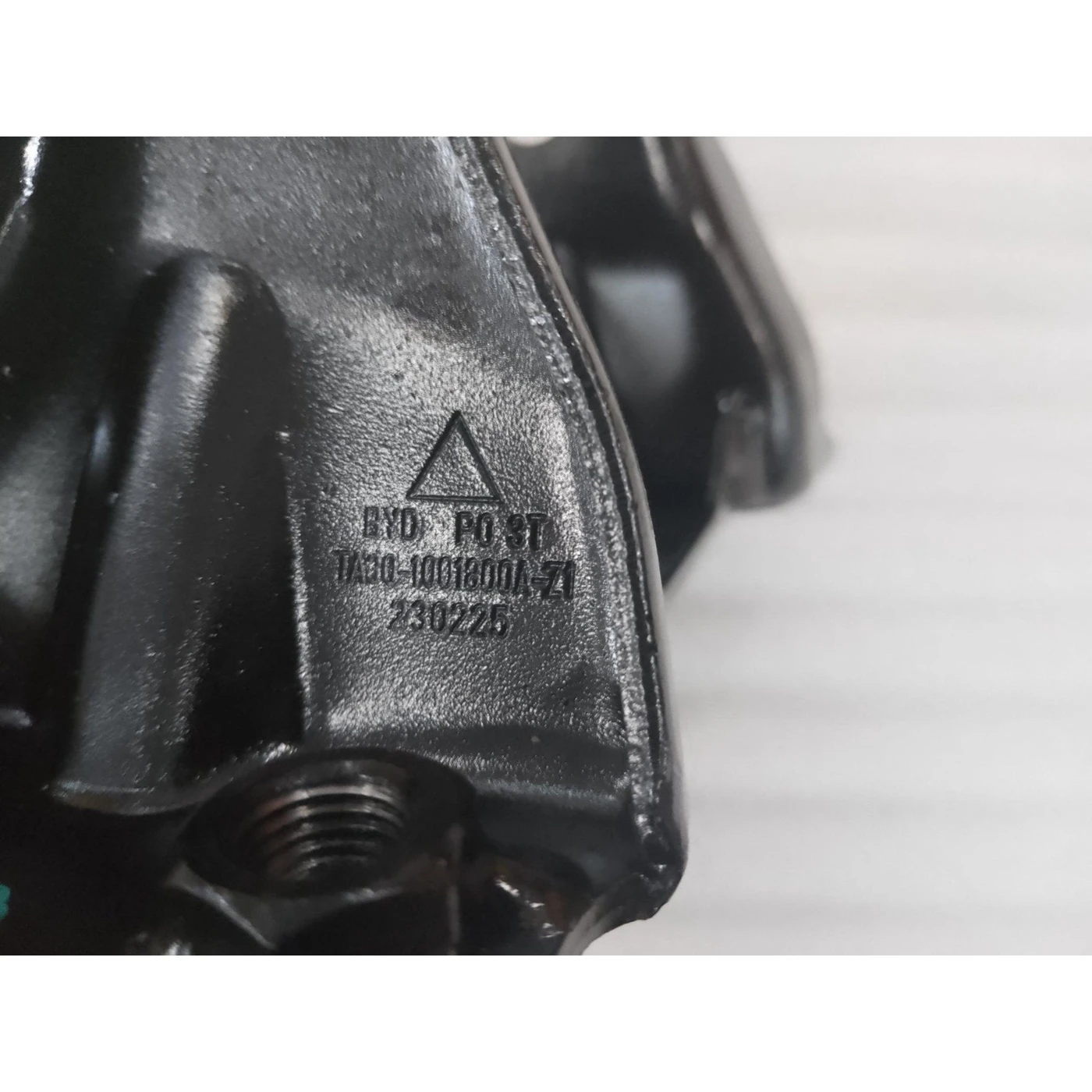 BYD ATTO 3 / Yuan PLUS Powertrain Right Mount Bracket Assembly TA30-1001800AA - Image 2