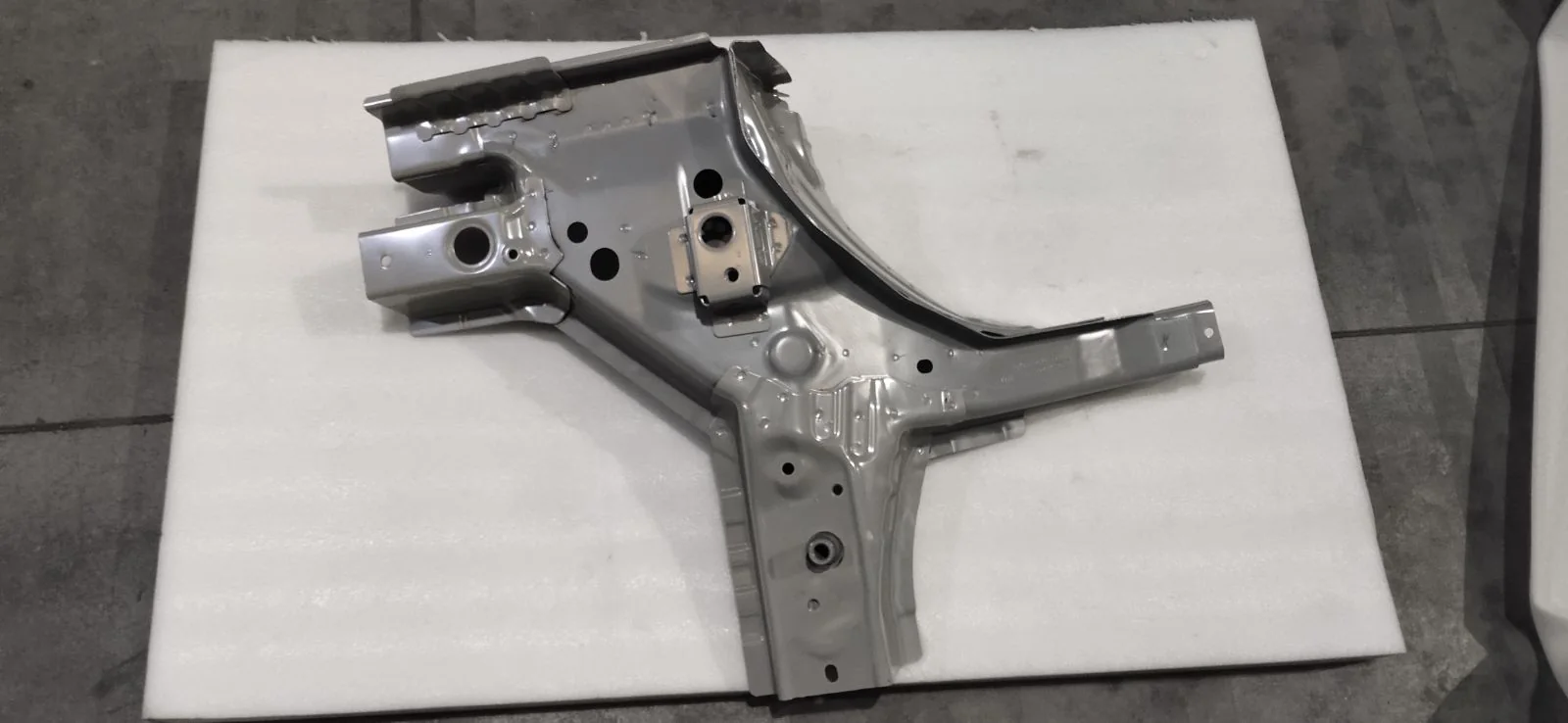 BYD Dolphin Rear Section Assembly Of Front Right Longitudinal Beam EM2EU-5301419/77