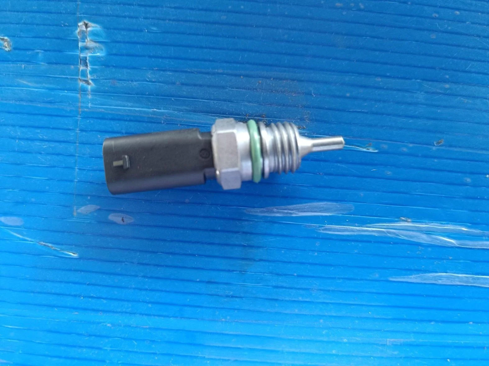 BYD SEAL Refrigerant Temperature Sensor EM2E-8108115 - Image 2