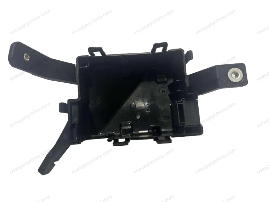 Front compartment power distribution box lower bracket for BYD TANG