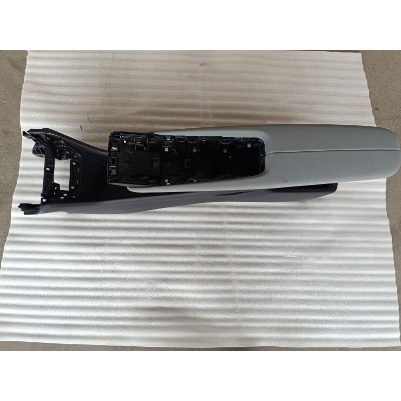 Auxiliary Centre Console Housing - Grey BYD 15843762-00