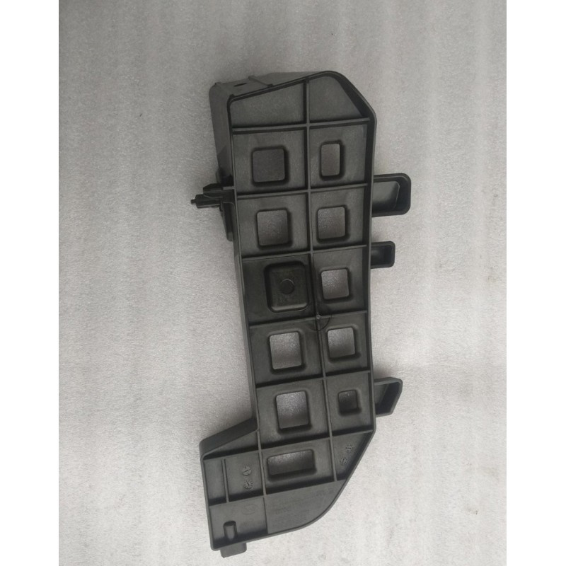 Rear bumper left lower support bracket BYD 13639618-00