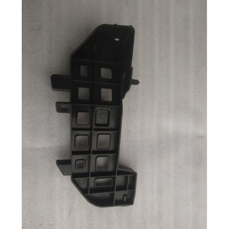Rear bumper left lower support bracket BYD 13639618-00