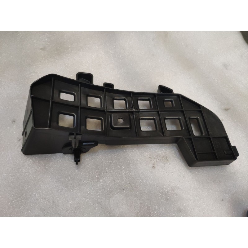 Rear bumper left lower support bracket BYD 13639618-00